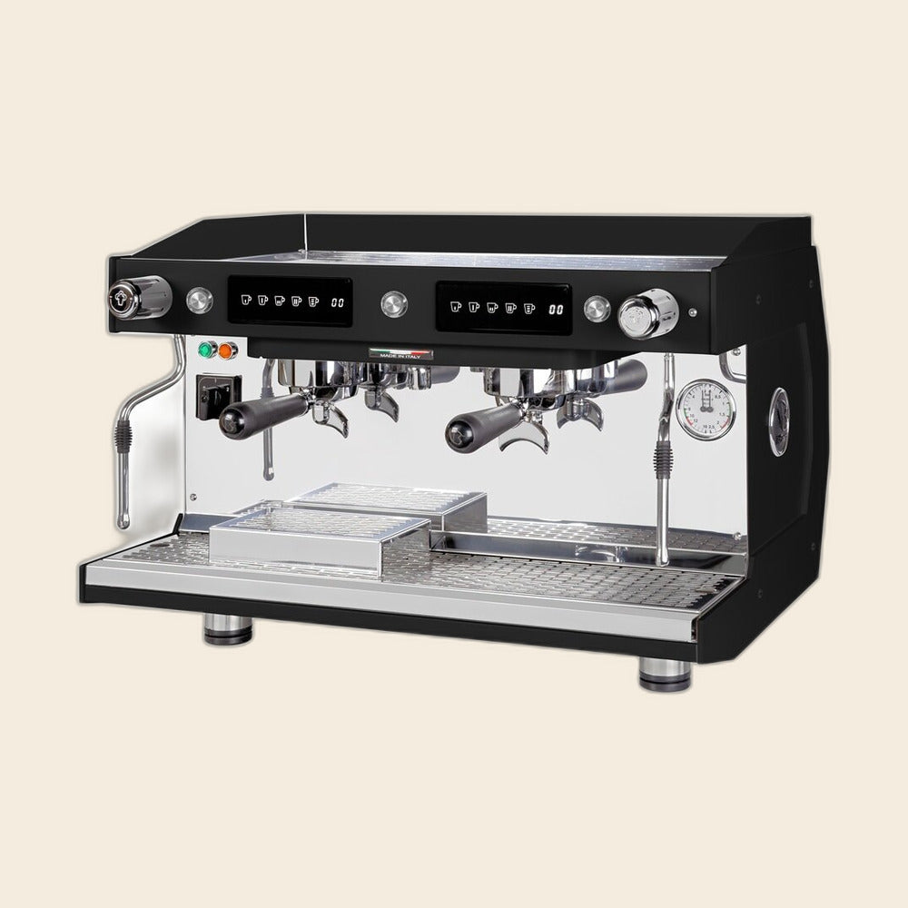 Luna 2G Black Espressomaschine von 969.coffee, freigestellt auf cremefarbenem Hintergrund