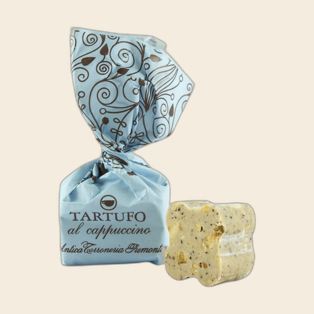 Tartufi Dolci Cappuccino von Antica Torroneria Piemontese, freigestellt