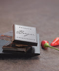 Bio Edelbitter Chili – Schokolade von Confiserie Berger, 90 g, angerichtet