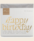 Thementafel Bio Vollmilch "Happy Birthday" – Tafelschokolade von Confiserie Berger, 70 g, freigestellt vor cremefarbenem Hintergrund