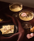 Bio Weiß Marc de Champagne-Rose gefüllt – Schokolade von Confiserie Berger, 100 g, angerichtet