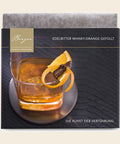 Edelbitter Whisky-Orange gefüllt – Tafelschokolade von Confiserie Berger, 100 g, freigestellt vor cremefarbenem Hintergrund