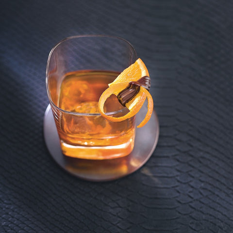 Edelbitter Whisky-Orange gefüllt – Schokolade von Confiserie Berger, 100 g, angerichtet
