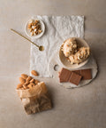 Bio Vollmilch Mandel-Nougat gefüllt – Schokolade von Confiserie Berger, 100 g, angerichtet