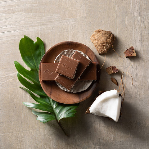 Bio Schokolade Kokos gefüllt 100g vegan – Schokolade von Confiserie Berger, 100 g, angerichtet