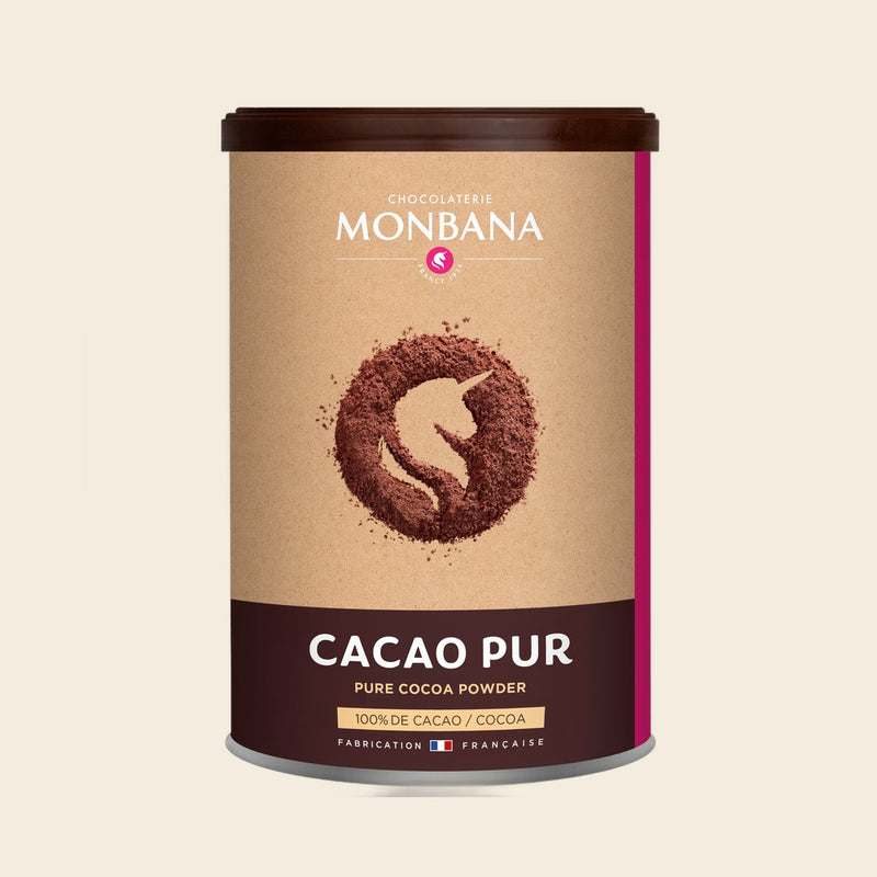 Monbana 100 % Kakao Trinkschokolade – 150 g Dose, freigestellt vor cremefarbenem Hintergrund
