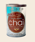 David Rio White Shark Chai – 398 g Dose, freigestellt vor cremefarbenem Hintergrund