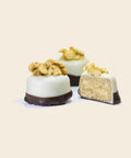 Walnuss Marzipan von Coppeneur, freigestellt auf cremefarbenem Hintergrund