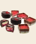Edition No 01 Waldfrucht MdChampagne & Himbeer – Praline von Art of Chocolate, 95 g, freigestellt vor cremefarbenem Hintergrund