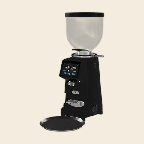 969-64 Bar On Demand Espressomühle mit 64-mm-Mahlscheiben in Schwarz, freigestellt