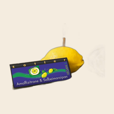 Amalfizitrone & Salbeimarzipan – handgeschöpfte Schokolade von Zotter – weitere Ansicht, freigestellt