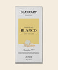 BLANXART Chocolate blanco – Schokoladentafel 75 g, freigestellt auf Creme