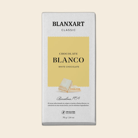 BLANXART Chocolate blanco – Schokoladentafel 75 g, freigestellt auf Creme