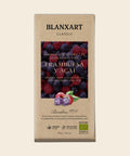 BLANXART Chocolate negro con frambuesa y açai – Schokoladentafel 75 g, freigestellt auf Creme
