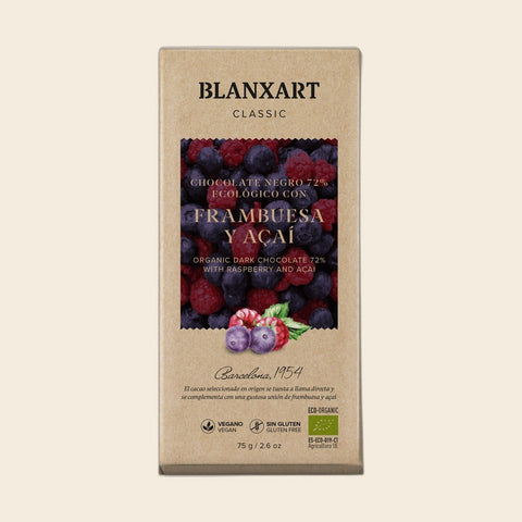 BLANXART Chocolate negro con frambuesa y açai – Schokoladentafel 75 g, freigestellt auf Creme