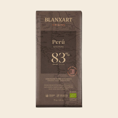BLANXART Perú Alto Piura 83 % – Schokoladentafel 75 g, freigestellt auf Creme