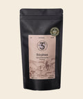 Bòŋàbee | Espresso aus Nicaragua & Kamerun von drei & fünf Rösterei – Kaffeebeutel, freigestellt