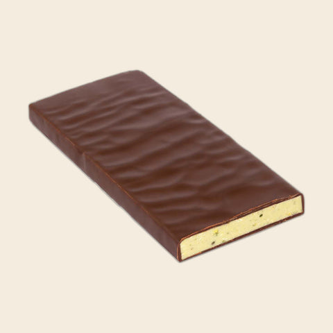 Hanfpraline – handgeschöpfte Schokolade von Zotter – weitere Ansicht, freigestellt