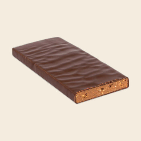Haselnussnougat Krokant – handgeschöpfte Schokolade von Zotter – weitere Ansicht, freigestellt