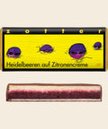 Heidelbeeren auf Zitronencreme – handgeschöpfte Schokolade von Zotter, freigestellt