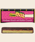 Himbeer Kirsch mit Kürbis-Crunch – handgeschöpfte Schokolade von Zotter, freigestellt