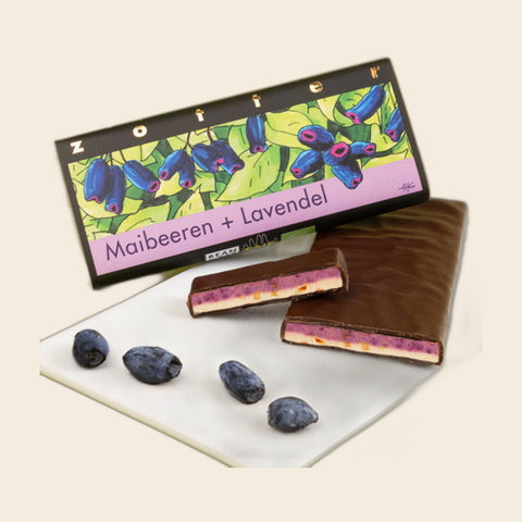 Maibeeren + Lavendel – handgeschöpfte Schokolade von Zotter – weitere Ansicht, freigestellt