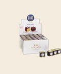 Cremino Fiat Caffè – Display von Majani – Packung freigestellt auf cremefarbenem Hintergrund
