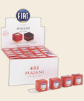 Cremino Fiat Noir – Display (100 Stück) von Majani – Packung freigestellt auf cremefarbenem Hintergrund