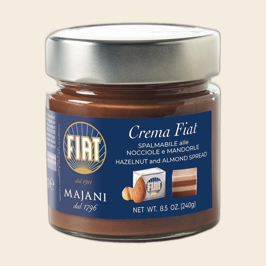 Majani Crema Fiat – Haselnuss & Mandel von Majani – Packung freigestellt auf cremefarbenem Hintergrund
