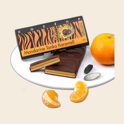 Mandarine Tonka Karamell – handgeschöpfte Schokolade von Zotter – weitere Ansicht, freigestellt