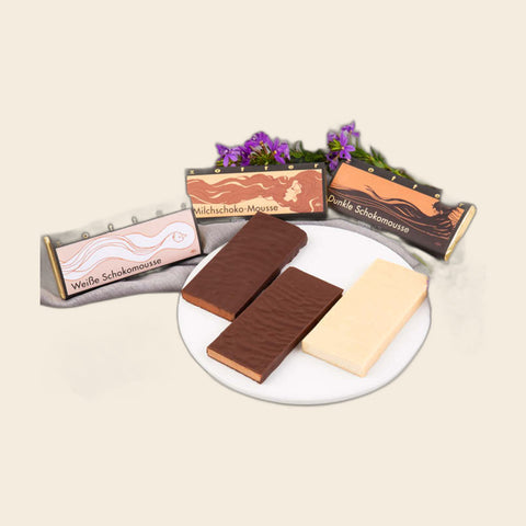 Milchschoko-Mousse – handgeschöpfte Schokolade von Zotter – weitere Ansicht, freigestellt