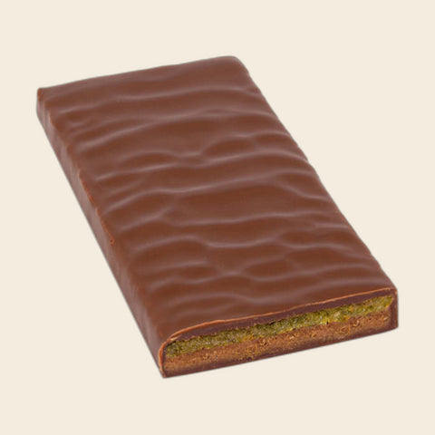 Walnuss-Marzipan – handgeschöpfte Schokolade von Zotter – weitere Ansicht, freigestellt
