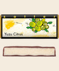 Yuzu Citrus – handgeschöpfte Schokolade von Zotter, freigestellt